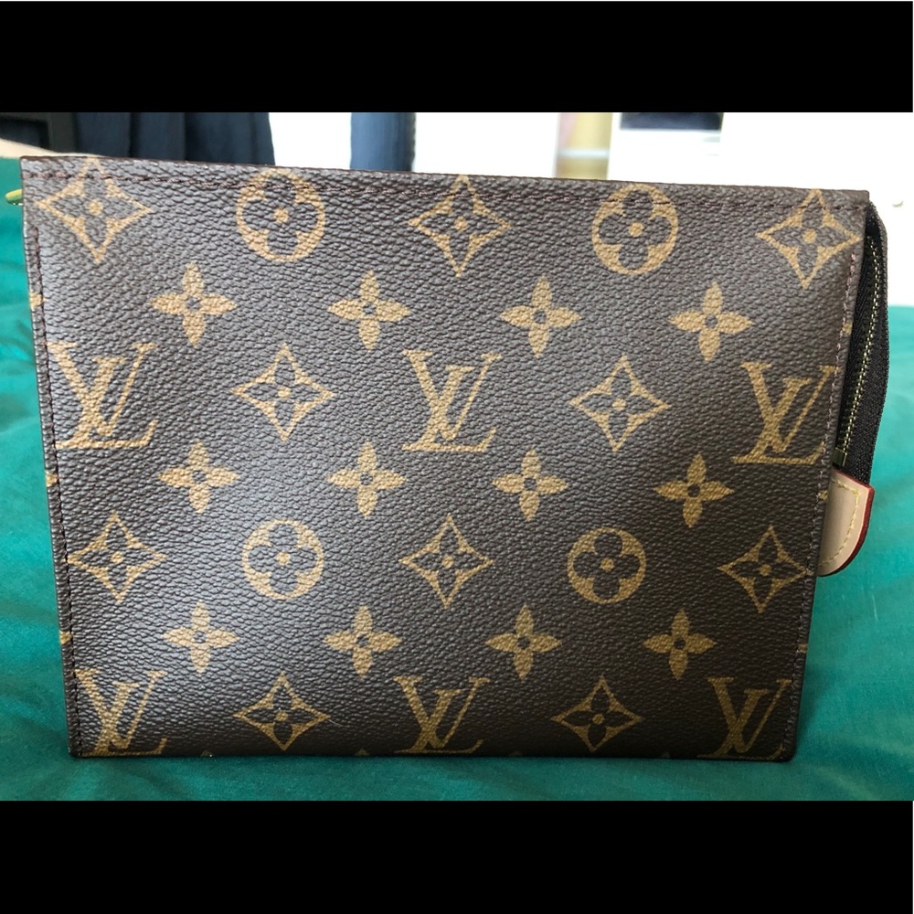 Authentic Louis Vuitton 2019 Toiletry Pouch 19